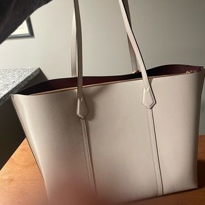 Like new, Authentic Tory Burch Ivory Perry Triple Compartment Tote